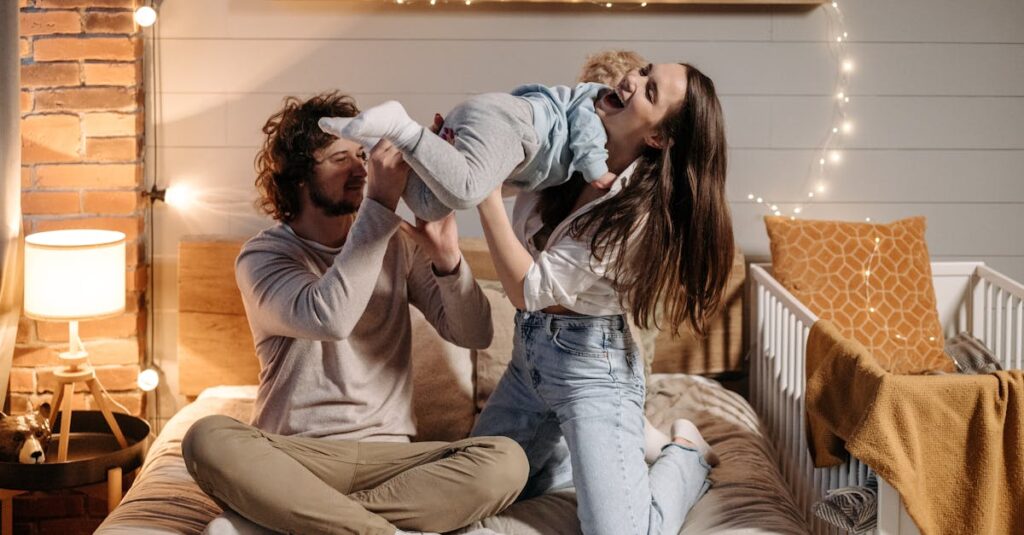 Berpyが大切にする親子の濃密な時間を象徴する、ママと赤ちゃんが静かに触れ合う画像。