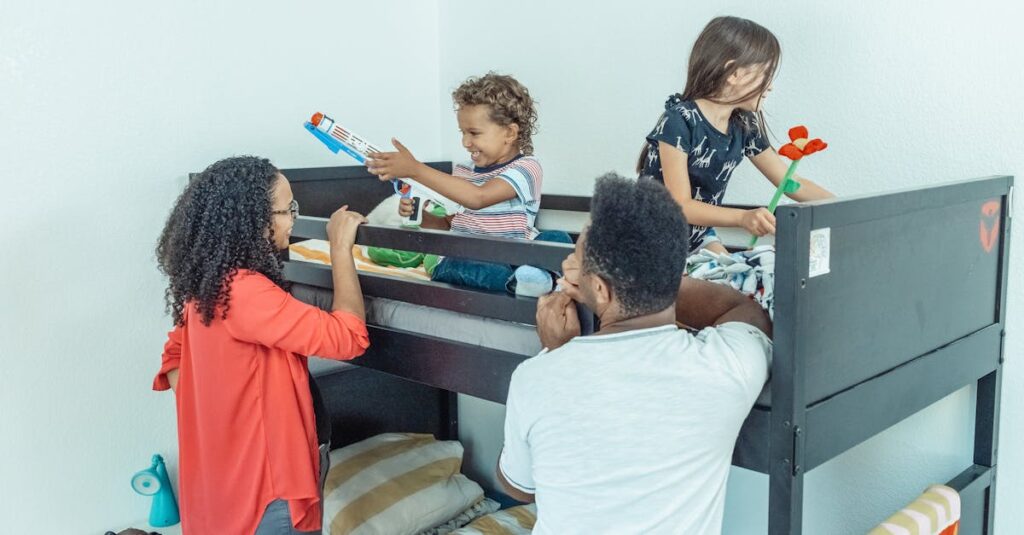 おもちゃ選びに迷う新米パパママのイメージ