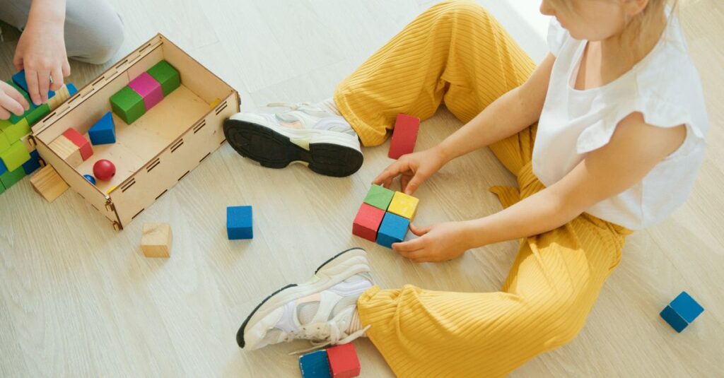 And TOYBOXのおもちゃで楽しそうに遊ぶ子どもの笑顔