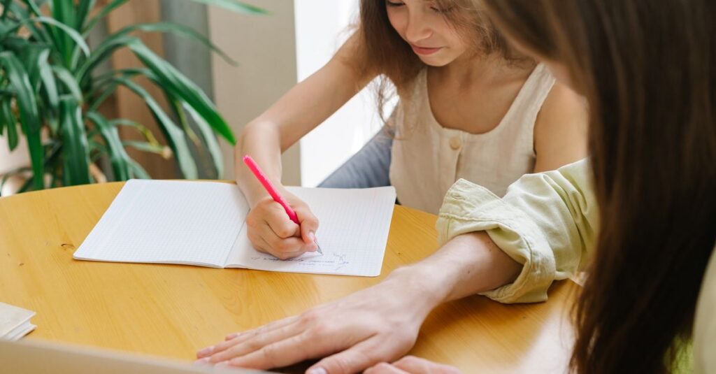 初めて家庭教師を利用した保護者が安心して任せている様子