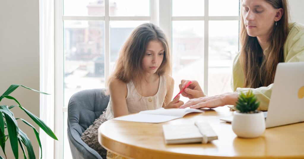 家庭教師と保護者が密に連携して学習を支援している様子
