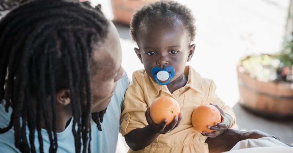 Berpyの商品をAmazonや楽天で探しているママの様子を描いた画像。