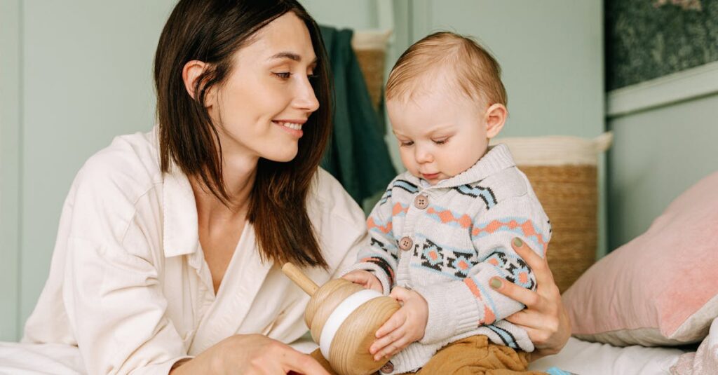 育児中の孤独感をBerpyのアイテムが和らげ、ママがほっとして笑顔になっている画像。