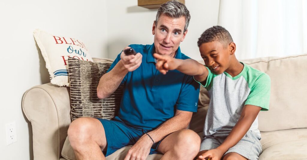 スカパーの公式サイトやサポートページをチェックしている様子。