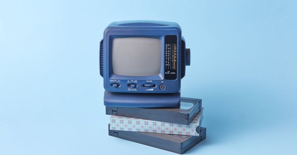 スカパーのサービス概要を表すイメージ。スポーツ、映画、アニメなど多ジャンルの映像が並ぶ。