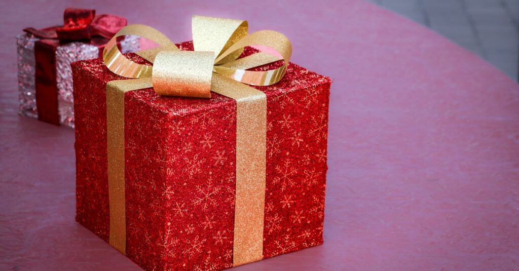 2万円の価値がある高級ギフトの象徴。美しく豪華な食材とパッケージの組み合わせ。