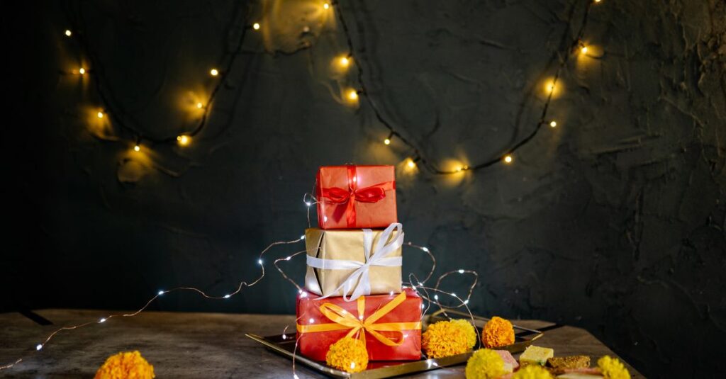 日本の贈り物文化を象徴する様々な祝いのシーン。お歳暮、内祝い、結婚祝いなど。